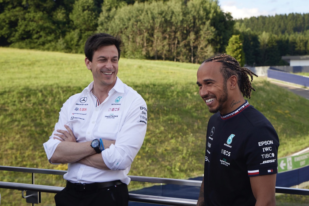 Toto Wolff y Lewis Hamilton.