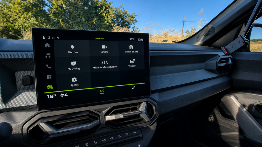 Pantalla multimedia OpenR Link del Dacia Duster Hybrid 155 Journey