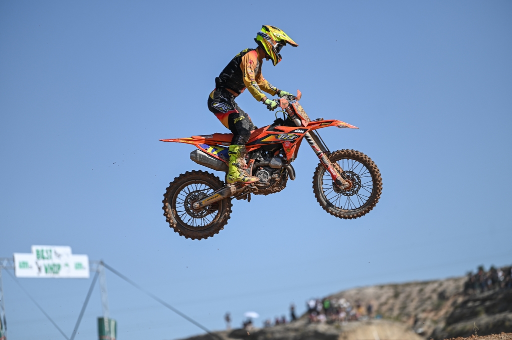 José Antonio Butrón compitiendo en MX1 con TRT Motorcycles en Montearagón