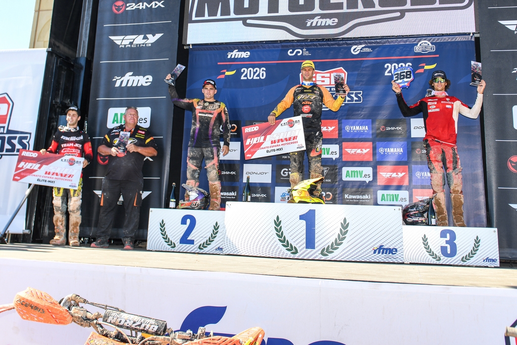 José Antonio Butrón en el podio de MX1 del Nacional de Motocross de Motorland